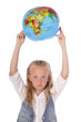© mariesacha - fillette de 9 ans avec ballon terre