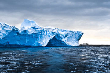 Wall Mural - antarctic iceberg