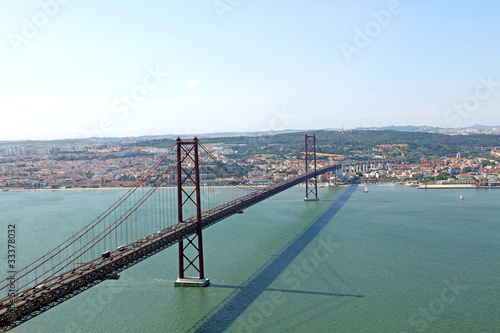 Naklejka na drzwi Ponte 25 de Abril