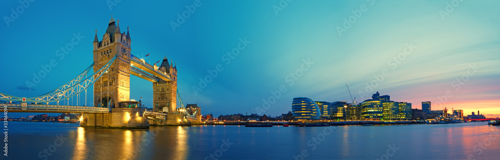 Tower Bridge and Southwark. - obrazy, fototapety, plakaty 
