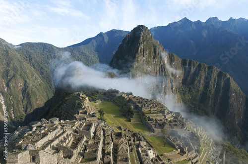 Board z aluminiowym obramowaniem Macchu picchu poranna mgła