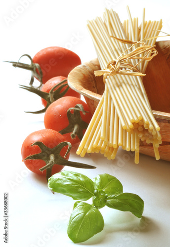 Tapeta ścienna Spaghetti i pomidory koktajlowe