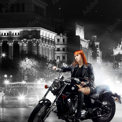 Foto-Leinwand ohne Rahmen - red-haired girl on a motorbike (von Ulia Koltyrina)
