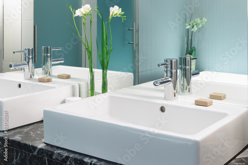 Fotografía Waschtisch im Badezimmer Doppelwaschtisch
