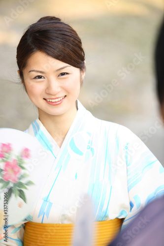 男性に微笑みかける浴衣女性stock Photo Adobe Stock