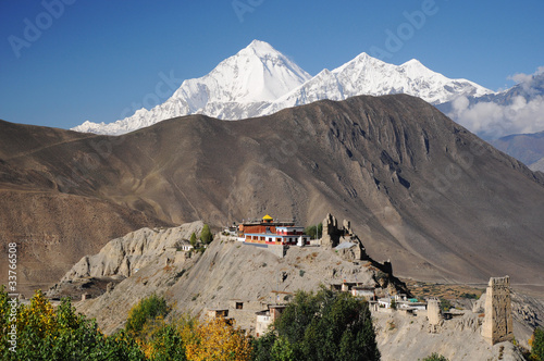 Obraz na płótnie canvas czteroczęściowy "tetraptyk" Klasztor buddyjski i szczyt dhaulagiri, Nepal