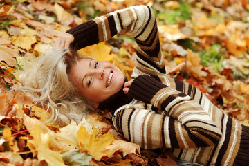 Wall Mural - woman portret in autumn leaf