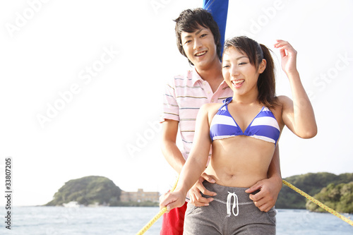 後ろから彼女を抱き寄せる男性 Stock Photo Adobe Stock