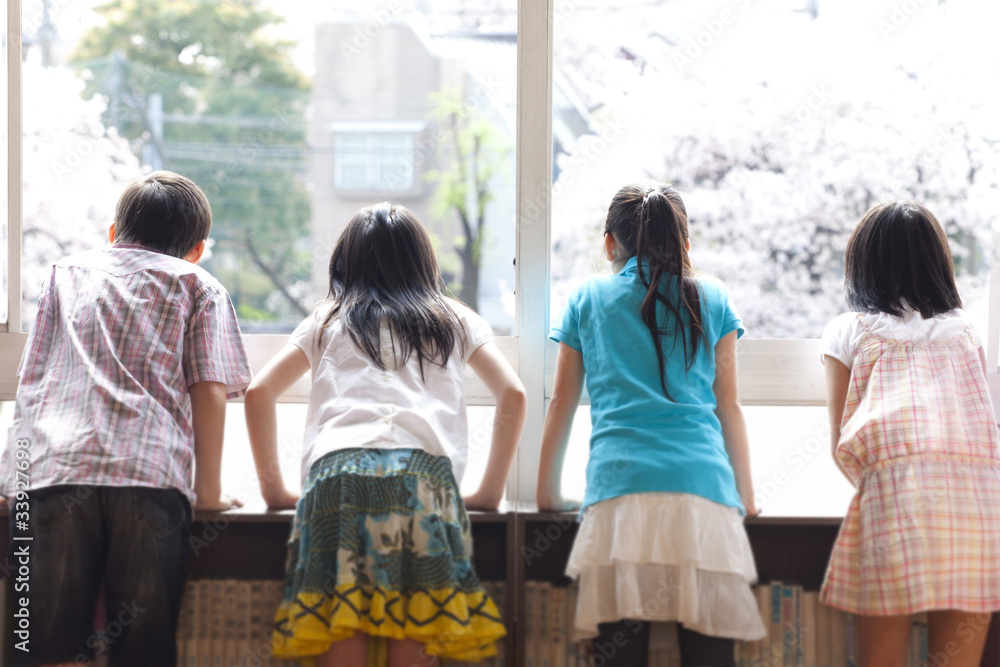 図書室の窓から外を見る小学生の後ろ姿 Buy This Stock Photo And Explore Similar Images At Adobe Stock Adobe Stock 図書室の窓から外を見る小学生の後ろ姿 Buy This Stock Photo And Explore Similar Images At Adobe Stock Adobe Stock