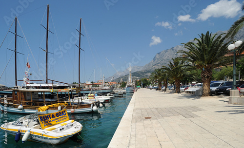Plakat na papierze fotorealistycznym Makarska w chorwacji - nabrzeże