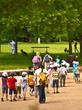 © NizArt - Groupe d'écoliers au parc