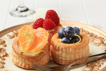 Wall Mural - Puff pastries with custard and fruit