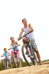 Wall Mural - Family on bikes