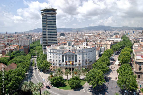 Plakat na papierze fotorealistycznym Widok z lotu ptaka ramblas w centrum Barcelona, ​​Hiszpania