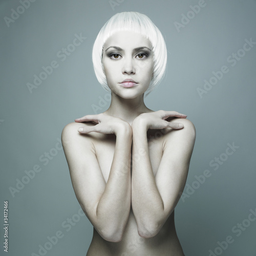 Fototapeta na wymiar Nude elegant woman