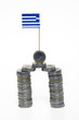 Ein Geldturm mit Griechenlandflagge