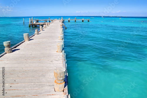 Naklejka samoprzylepna Cancun drewniane molo w tropikalnym Morzu Karaibskim