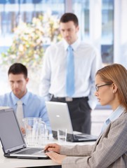 Canvas Print - Young businesswoman and team working in office