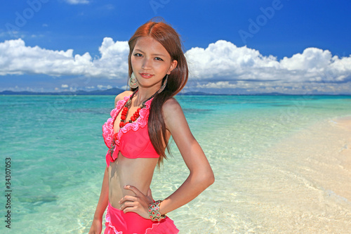 水納島の青い海とスレンダーな女性 Stock Photo Adobe Stock