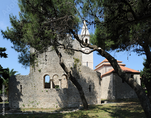 Plakat na papierze fotorealistycznym Povlja na wyspie Brač - ruiny bazyliki saint-jean