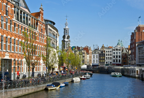 Plakat Kanały w Amsterdamie. Typowa architektura Amsterdamu