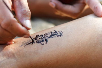 making temporary tattoo