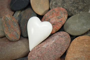 Ein Herz unter Steinen