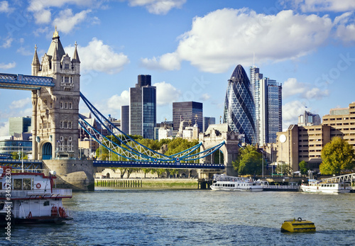 Naklejka na szafę London skyline seen from the River Thames