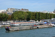 péniche sur la Seine à Paris