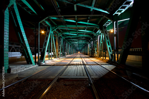 warszawski-most-podczas-nocy