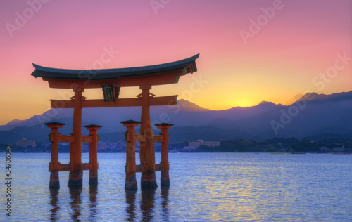 Fototapeta na wymiar Miyajima Otorii