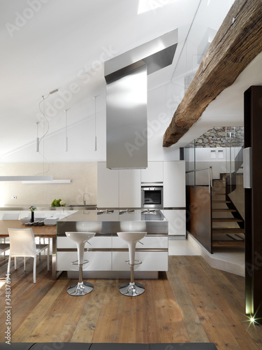 Cucina moderna con isola e pavimento in legno – kaufen Sie dieses ... Cucina moderna con isola e pavimento in legno – kaufen Sie dieses ...