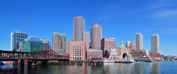 Fototapete - Boston skyline over water
