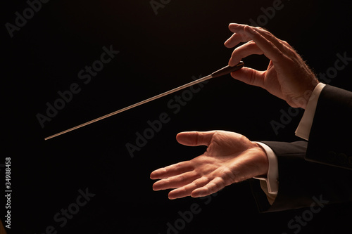 Dekoracja na wymiar  dyrygent-dyrygujacy-orkiestra