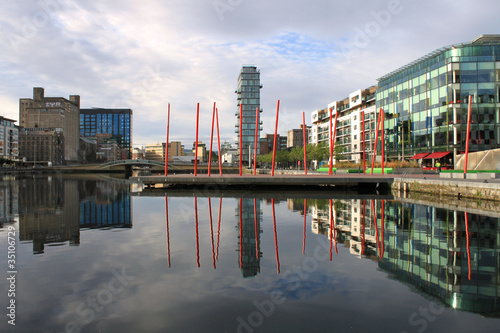 Board z aluminiowym obramowaniem Wielki kanał w Dublinie