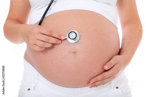 Schwangere Frau Hort Die Herztone Ihres Babies Ab Buy This Stock
