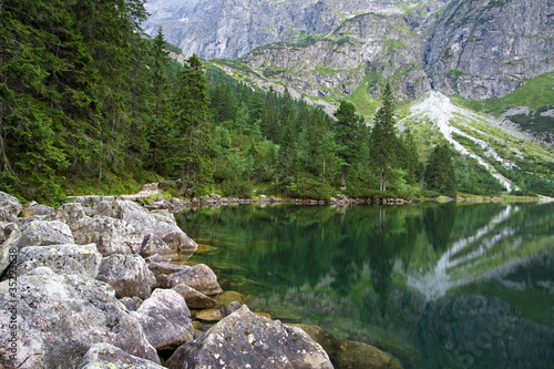 Board z aluminiowym obramowaniem Piękne jezioro i widok na góry, tatry polska