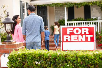 Canvas Print - Hispanic family outside home for rent