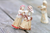 Fototapeta  - Tańczące słomiane figurki