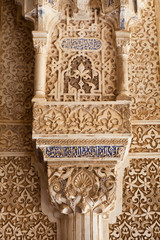 Fototapete - Alhambra de Granada. Moorish decoration in an arch