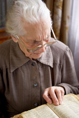 senior woman reading