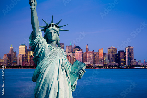 Plakat na papierze fotorealistycznym Statua Wolności w Nowym Jorku na Manhattanie