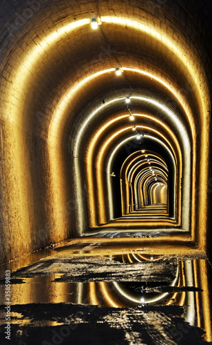 Obraz na płótnie canvas Tunel