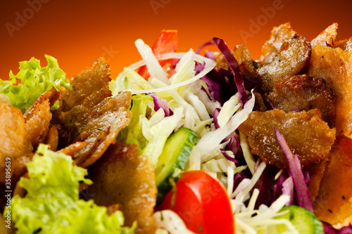 Fotoboard na płycie Kebab - grillowane mięso, chleb i warzywa