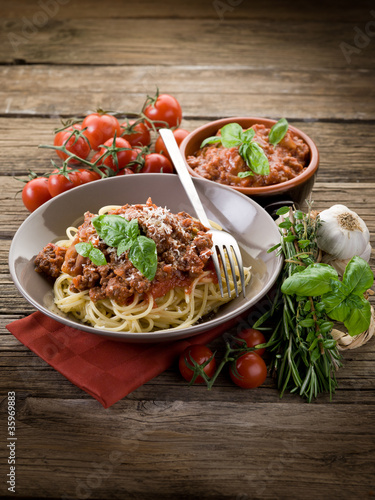 Tapeta ścienna Spaghetti bolognese z sosem ragout i parmezanem