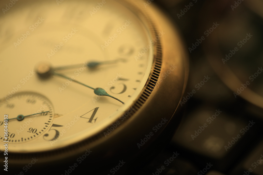 懐中時計とパソコン