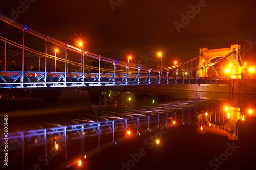 Board z aluminiowym obramowaniem Miasto nocą - most grunwaldzki we wrocławiu