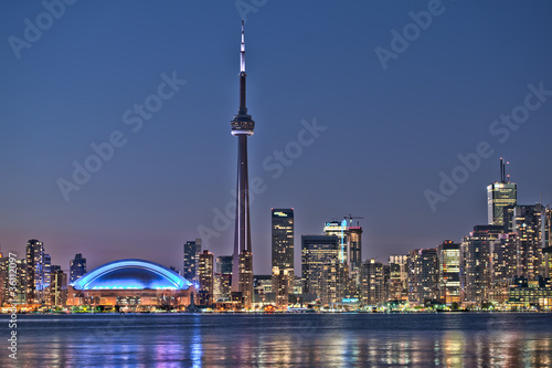 Photo Toronto night skyline CN Tower downtown skyscrapers sunset Canad
