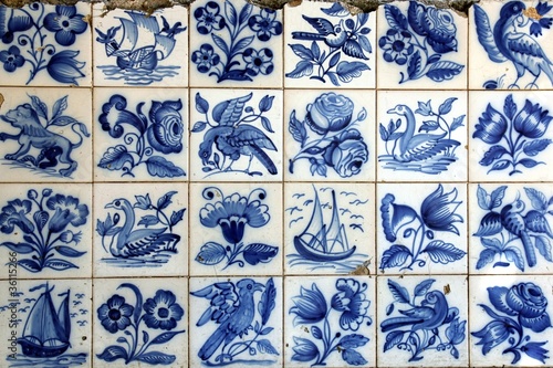 Board z aluminiowym obramowaniem Stare azulejos w Lizbonie