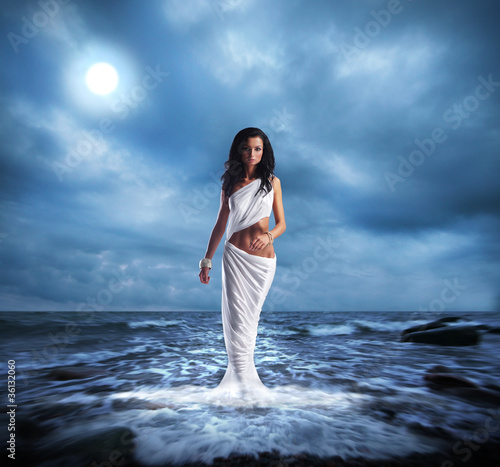 Fotografie, Obraz Fashion shoot of Aphrodite styled young woman